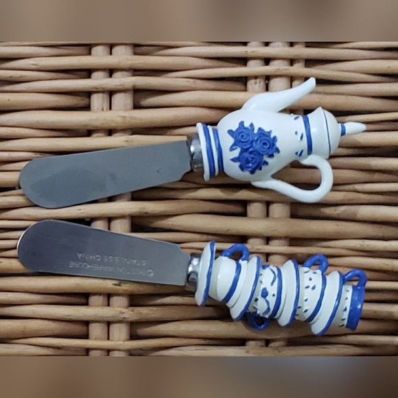Blue and White Boston Warehouse Cheese Spreaders - Picture 1 of 6